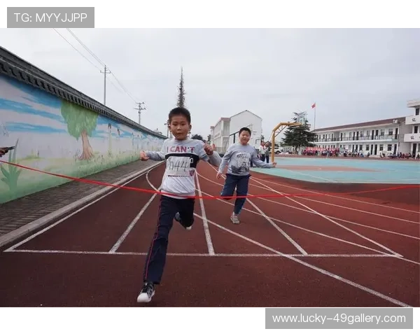K60手机壳球星足球主题设计，完美结合运动激情与科技时尚