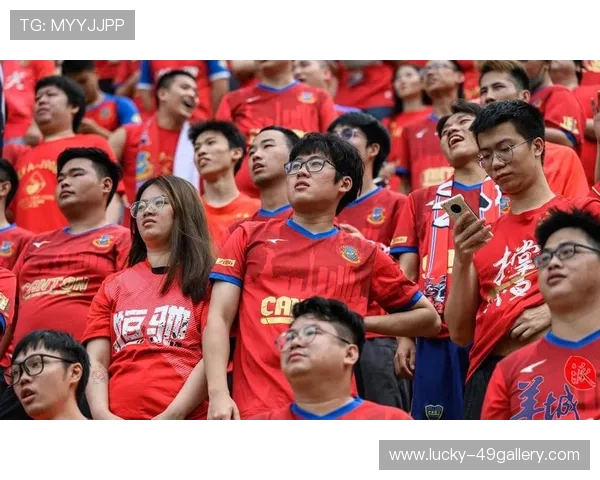 足球明星线下活动热潮：球迷互动体验与明星魅力的完美融合